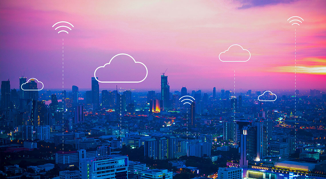 Foto de uma cidade mostrando o céu, representando a tecnologia em nuvem